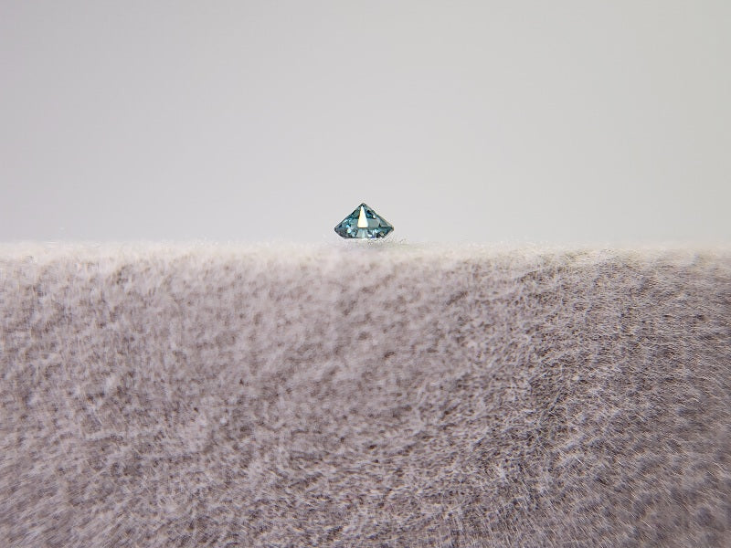 bl-DM-t-3　ブルーダイヤモンド(トリートメント)　0.04ct