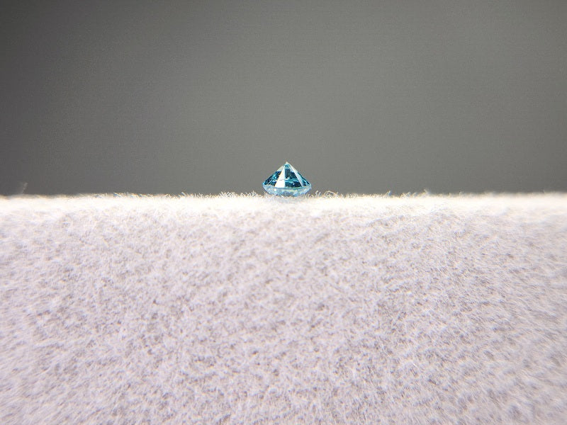 bl-DM-t-4　ブルーダイヤモンド(トリートメント)　0.04ct