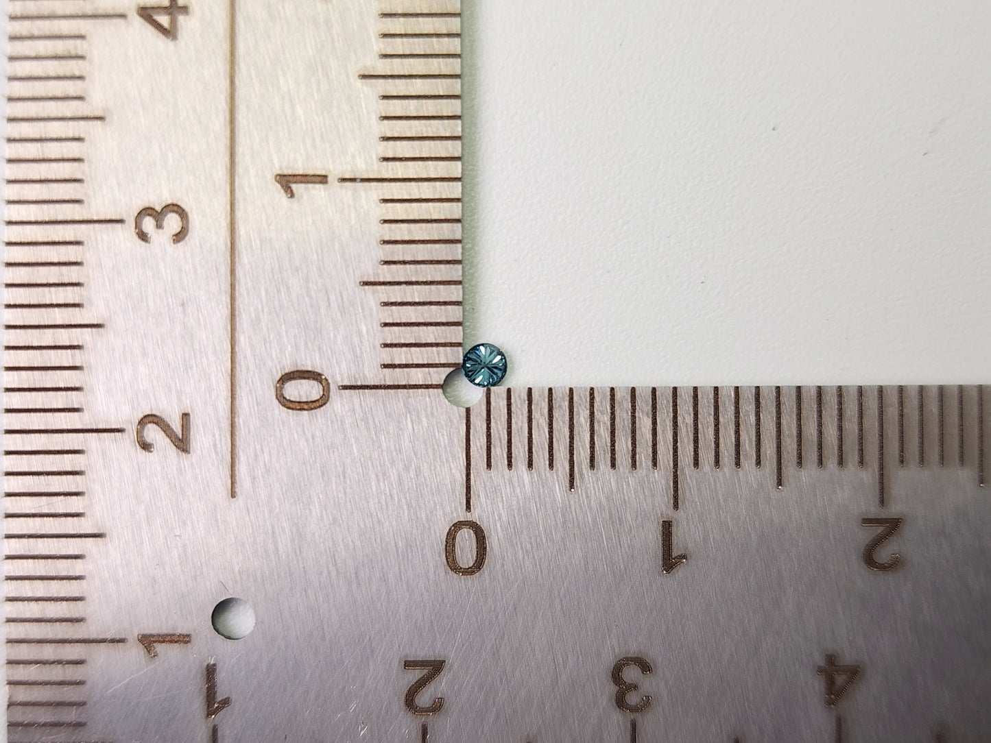 bl-DM-t-4　ブルーダイヤモンド(トリートメント)　0.04ct