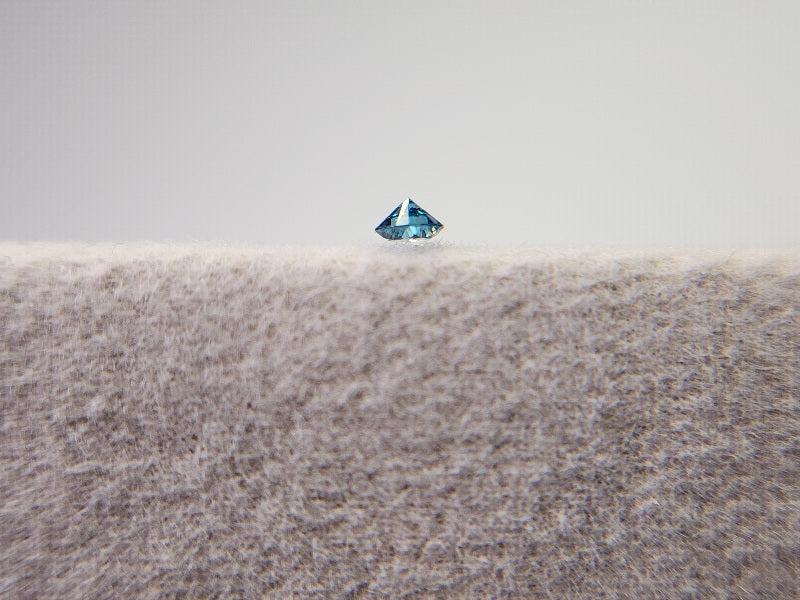 bl-DM-t-5　ブルーダイヤモンド(トリートメント)　0.03ct