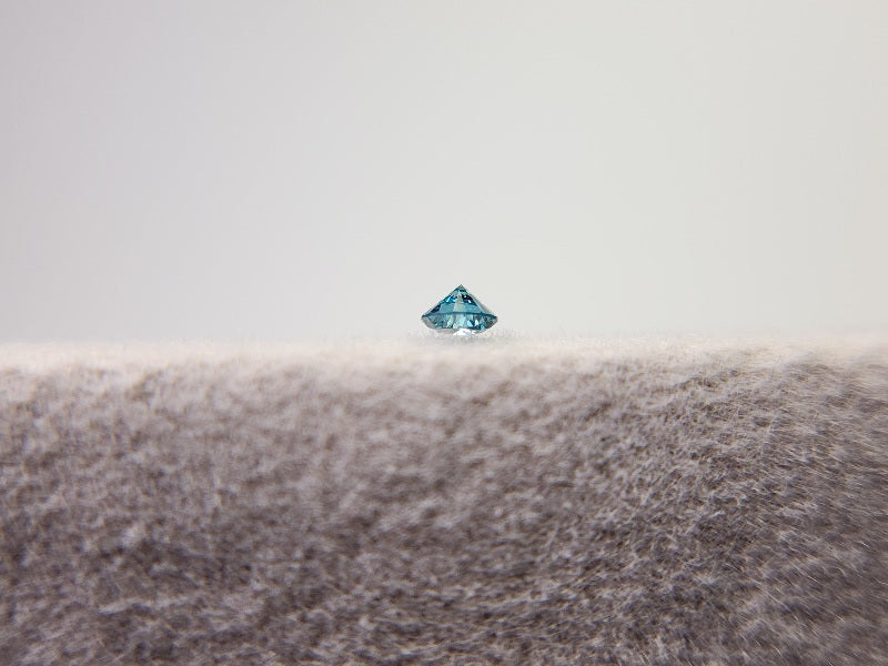 bl-DM-t-8　ブルーダイヤモンド(トリートメント)　0.03ct