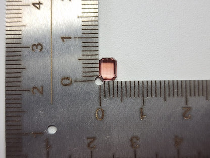 0879-47　トルマリン  0.64ct　