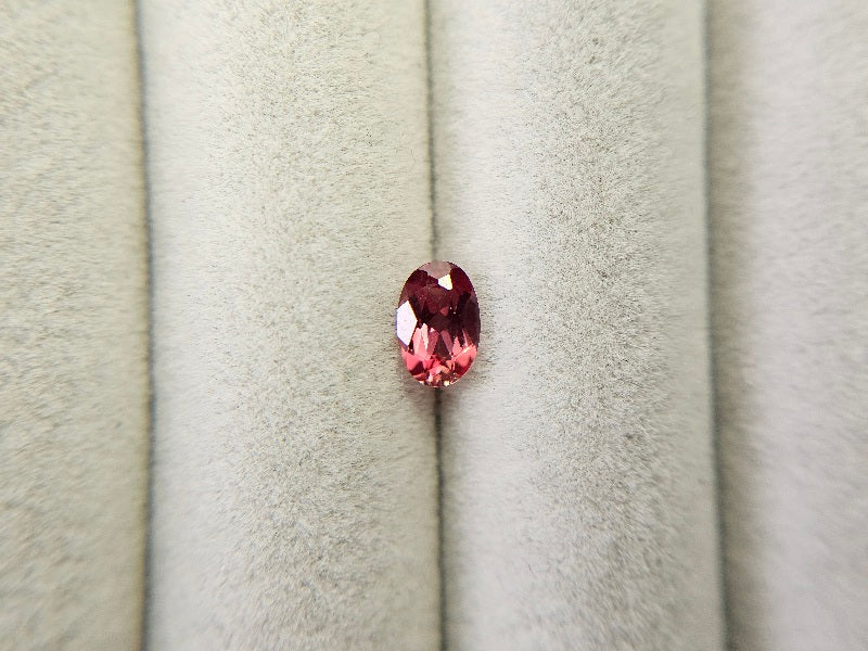 0152-1-29　バイカラーアンデシン　0.42ct