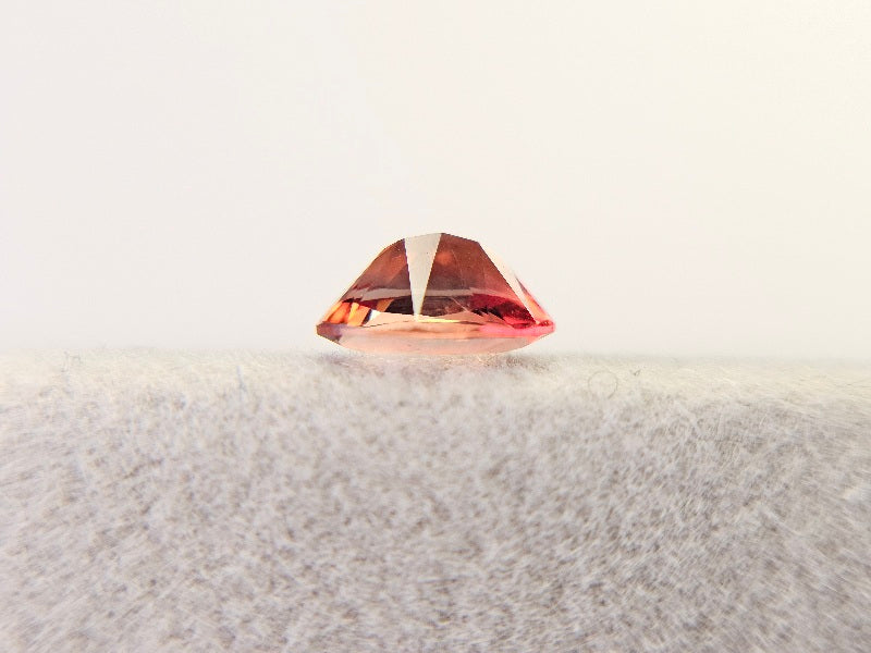 0152-1-30　バイカラーアンデシン　0.38ct