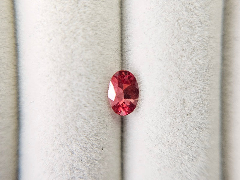 0152-1-30　バイカラーアンデシン　0.38ct