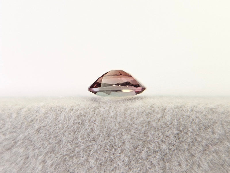 0152-2-18　バイカラーアンデシン　0.38ct