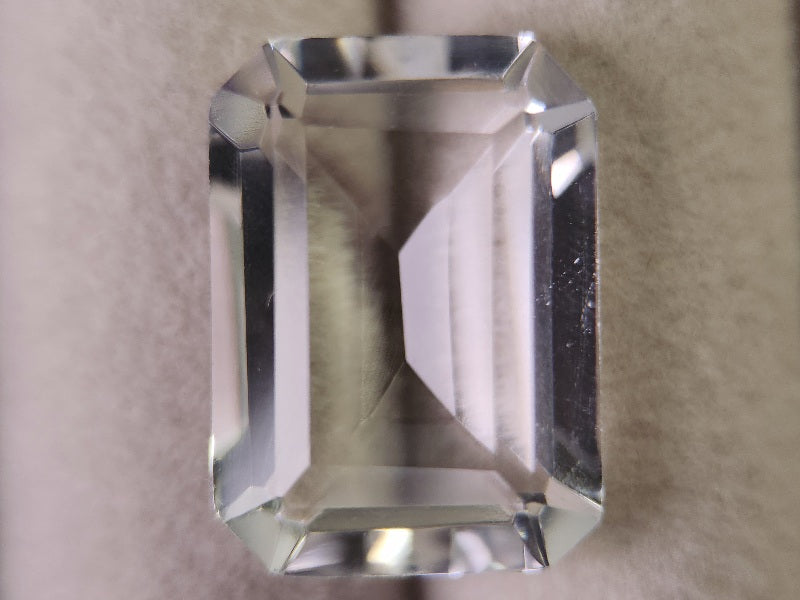 SUI-9　水晶　14.25ct