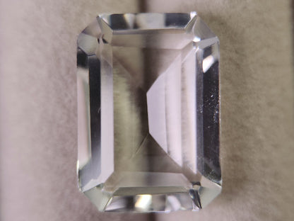 SUI-9　水晶　14.25ct