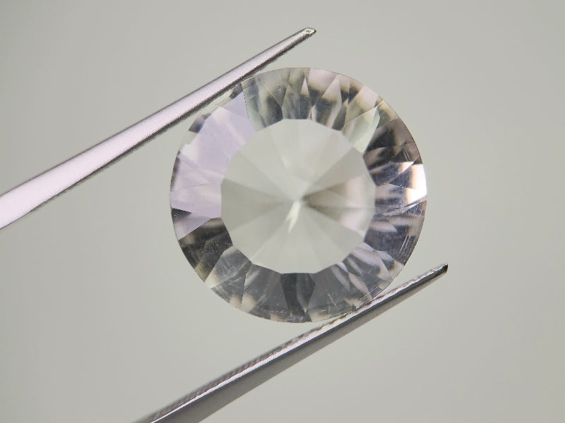 SUI-10　水晶　13.84ct