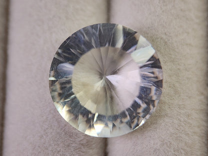 SUI-10　水晶　13.84ct