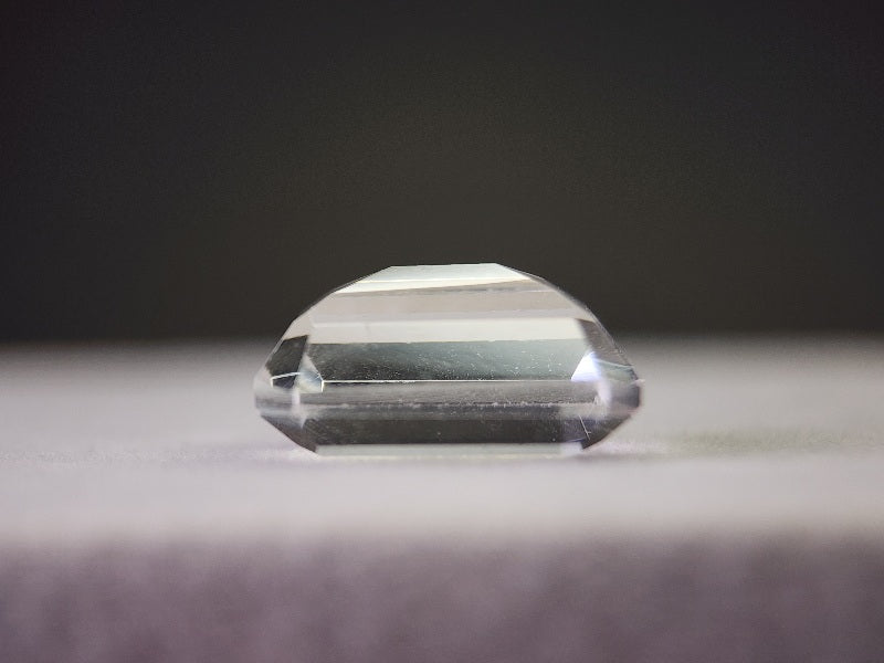 SUI-13　水晶　7.98ct