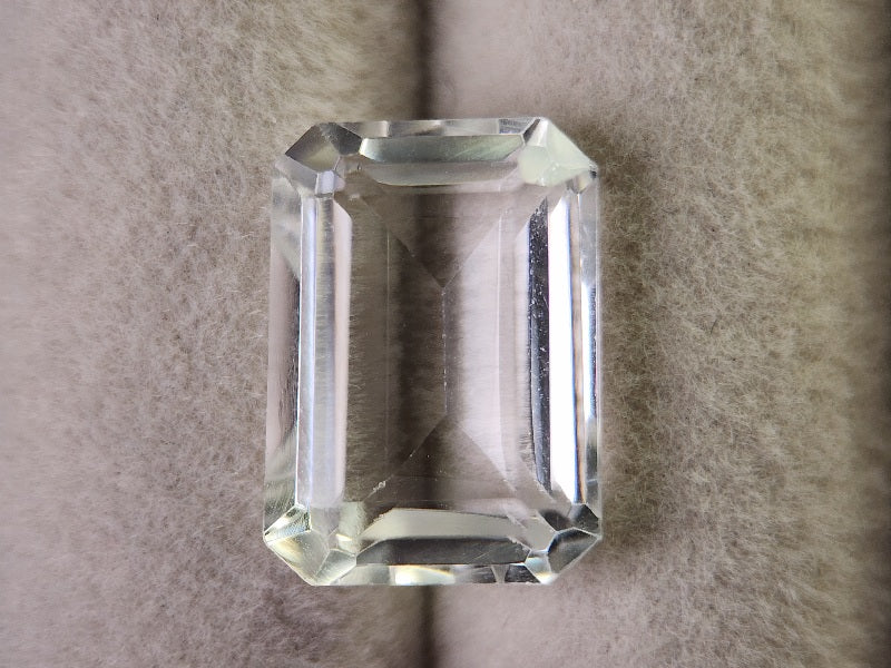 SUI-13　水晶　7.98ct
