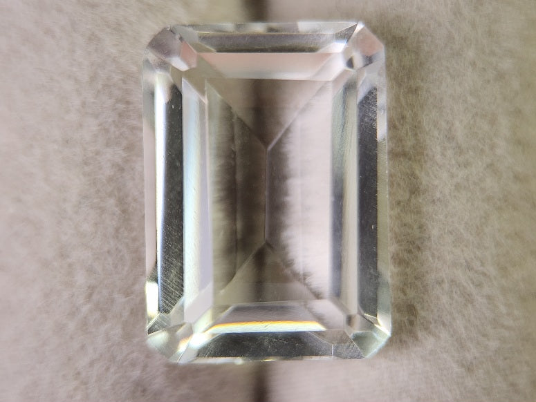 SUI-15　水晶　7.94ct