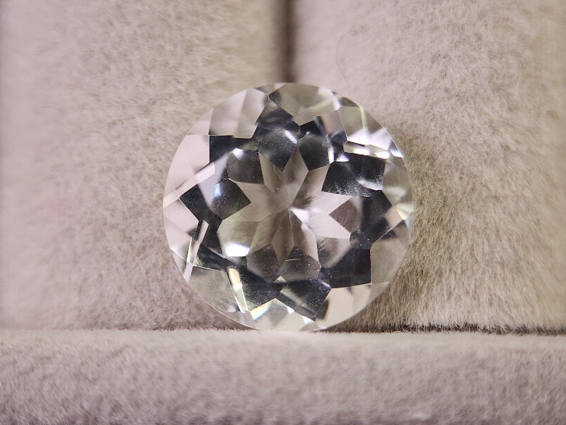SUI-22　水晶　6.38ct