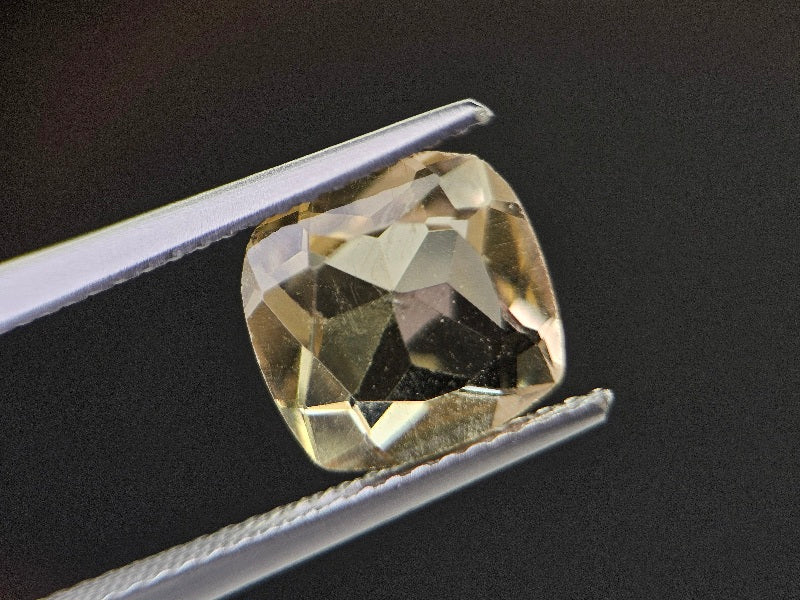 lQ-37　レモンクォーツ　2.18ct