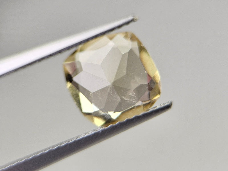 lQ-37　レモンクォーツ　2.18ct