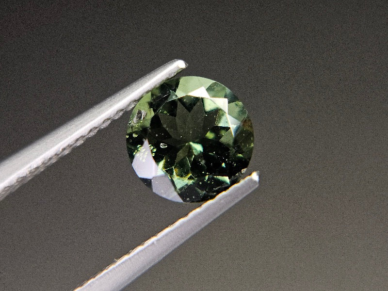MLD-4　モルダバイト　0.99ct