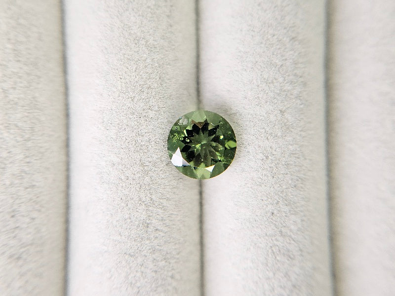 MLD-4　モルダバイト　0.99ct