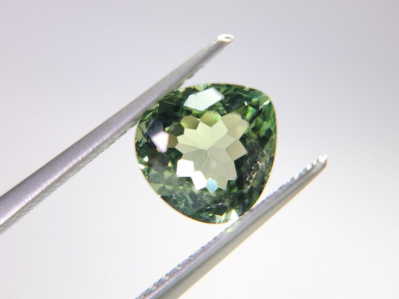 gAP-2　グリーンアパタイト（マダガスカル産）　2.35ct