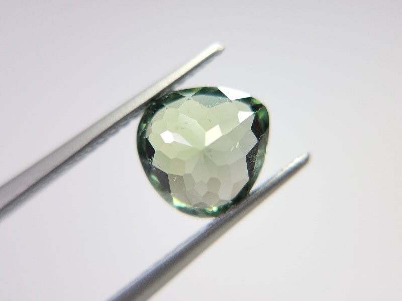 gAP-2　グリーンアパタイト（マダガスカル産）　2.35ct