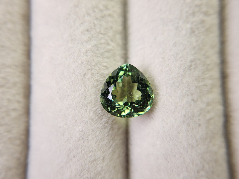 gAP-2　グリーンアパタイト（マダガスカル産）　2.35ct