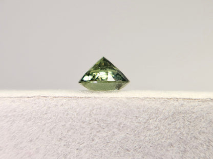 MLD-5　モルダバイト　0.98ct