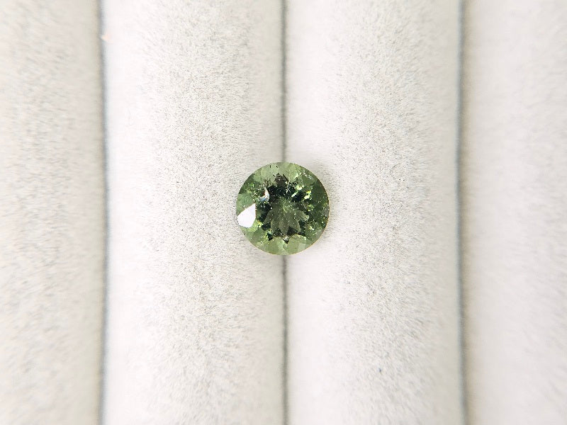 MLD-5　モルダバイト　0.98ct