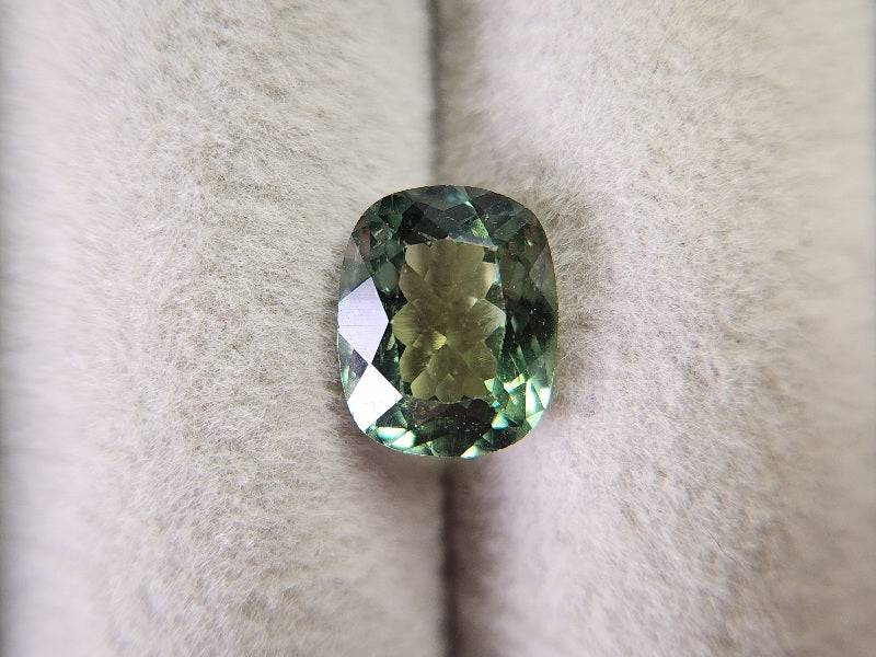 gAP-5　グリーンアパタイト（マダガスカル産）　2.16ct