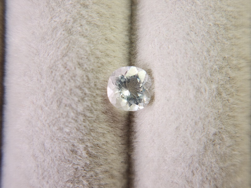 POL-5　ポルーサイト（カナダ産）　0.57ct