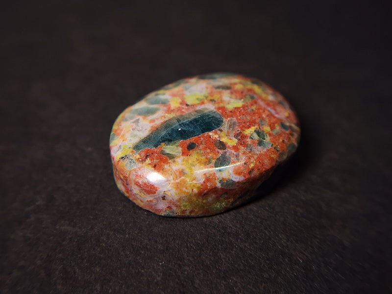 APir-1　アパタイトイン岩石　63.98ct