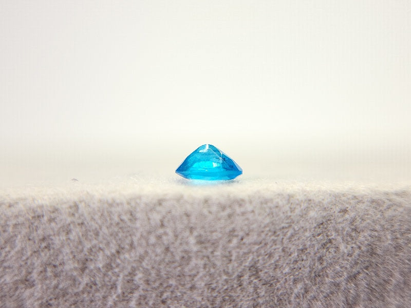 nbl-AP-20　ネオンブルーアパタイト　0.18ct