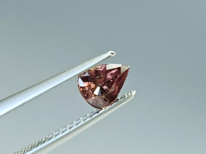 ccGA-10　カラーチェンジガーネット　0.71ct