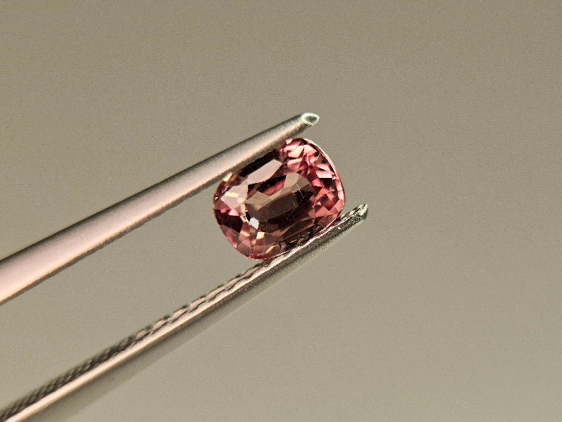 ccGA-17　カラーチェンジガーネット　0.57ct
