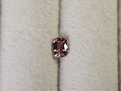 ccGA-17　カラーチェンジガーネット　0.57ct