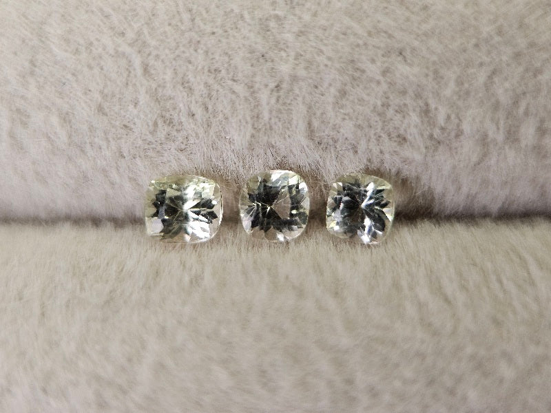 SET3-yeAP-14　イエローアパタイト３石セット　計0.38ct