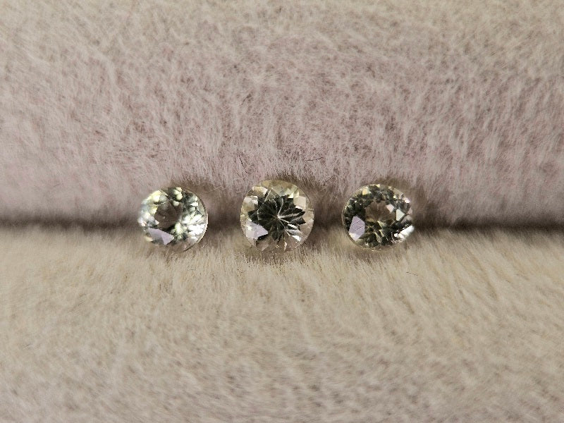 SET3-yeAP-15　イエローアパタイト３石セット　計0.34ct
