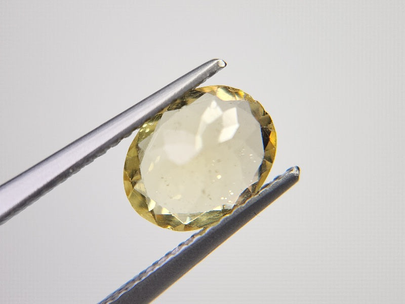 ye-AP-12　イエローアパタイト※欠けあり※　1.48ct