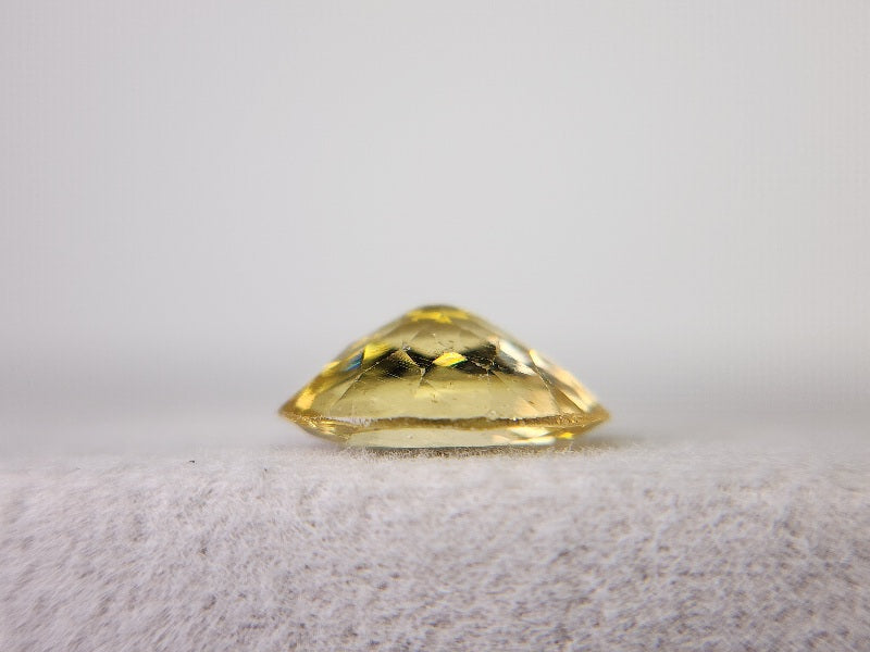 ye-AP-12　イエローアパタイト※欠けあり※　1.48ct