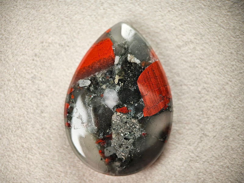 BS-2　ブラッドストーン　38.51ct