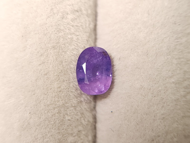 SA-83　蛍光！サファイア　0.93ct