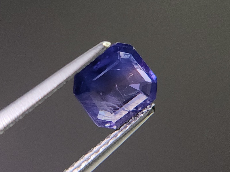 SA-91　蛍光！サファイア　0.70ct
