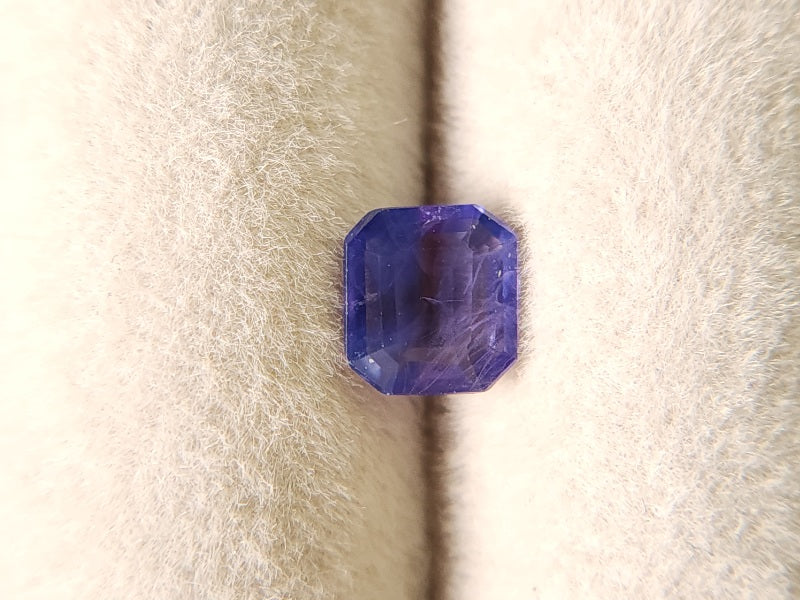 SA-91　蛍光！サファイア　0.70ct