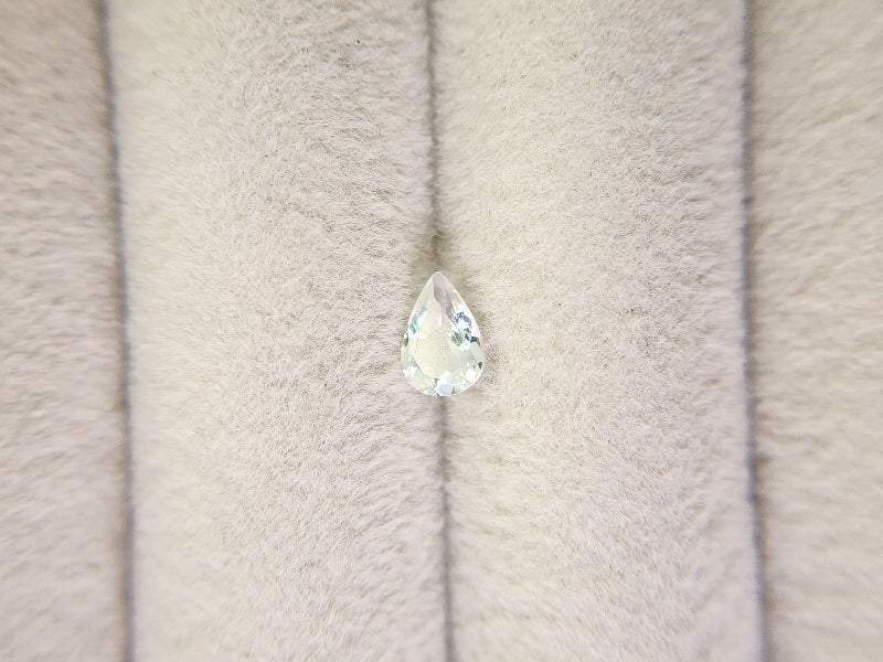 gBE-118　グリーンベリル　0.36ct