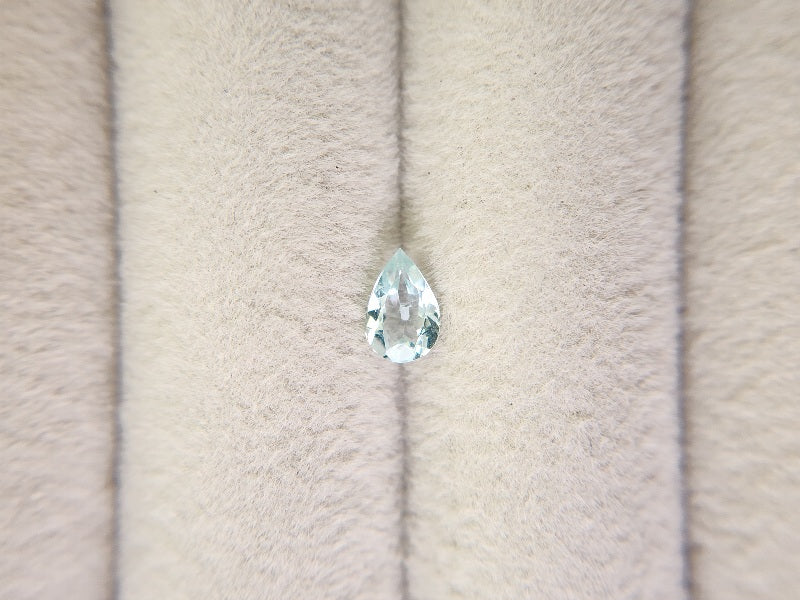gBE-119　グリーンベリル　0.36ct