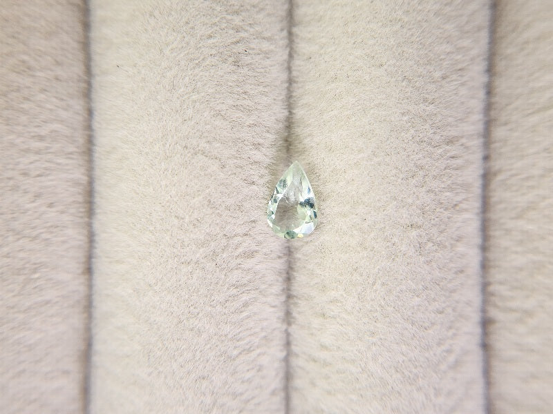 gBE-120　グリーンベリル　0.35ct