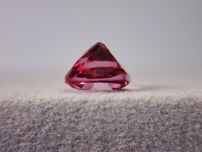 piTOt-16　ピンクトパーズ（トリートメント）　2.48ct