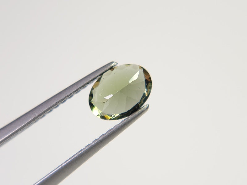 MLD-6　モルダバイト　0.62ct