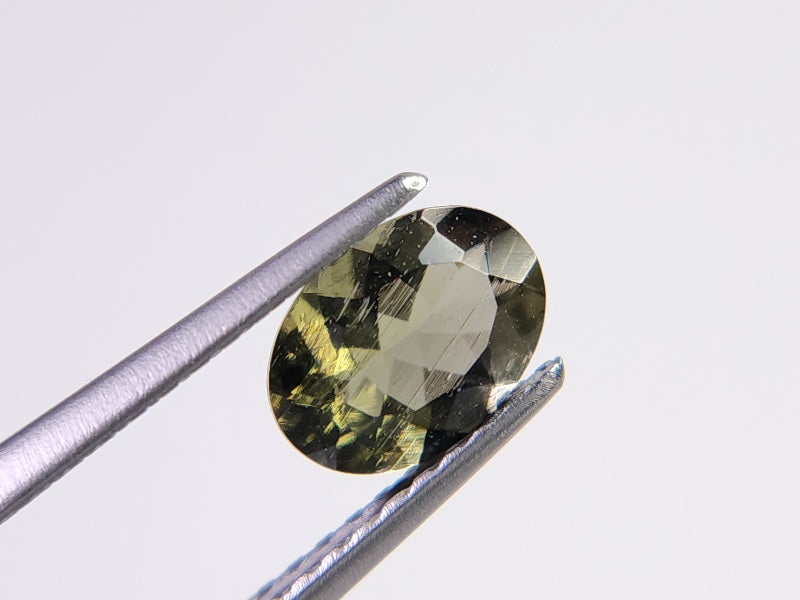 MLD-7　モルダバイト　0.61ct