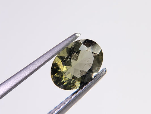 MLD-7　モルダバイト　0.61ct
