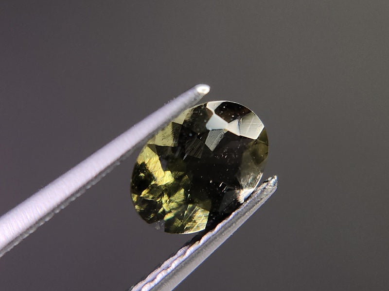 MLD-7　モルダバイト　0.61ct